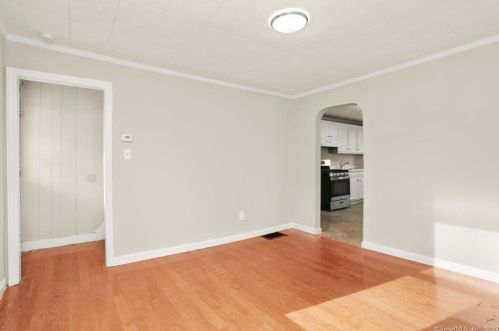 9 Smith St, Derby CT 06418-1215 exterior