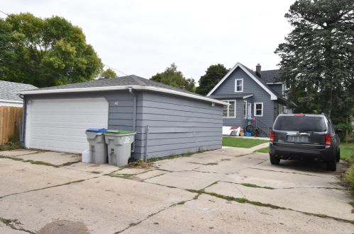 2911 33, Milwaukee WI 53215-3619 exterior