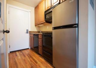 2046 Orleans St, Chicago IL  60614-4715 exterior