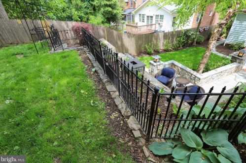 7426 Piney Branch Rd, Silver Spring MD 20901-4352 exterior