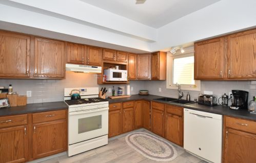 1320 61, Milwaukee WI 53214-3209 exterior