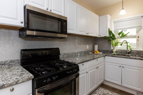 22 Cromwell St, Providence RI  02907-2502 exterior