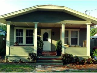 210 Cayuga St, Tampa FL  33603-4217 exterior