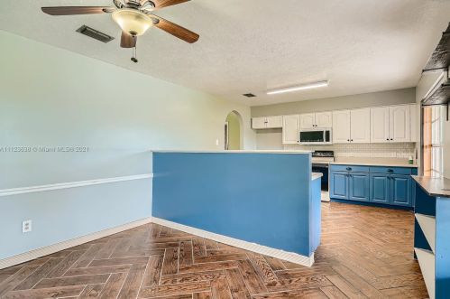 5205 Feather Crk Dr, Fort Pierce FL 34951-2327 exterior