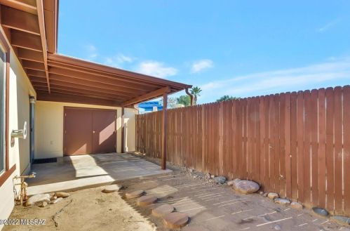 7780 Kenyon Dr, Tucson AZ 85710-4445 exterior