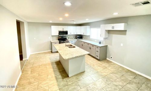 1829 37 Dr, Phoenix AZ 85029-1109 exterior