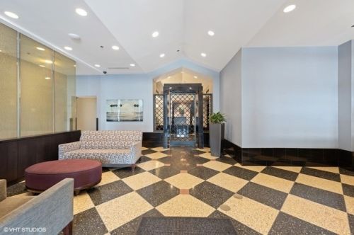 111 Maple St, Chicago IL  60610-5401 exterior