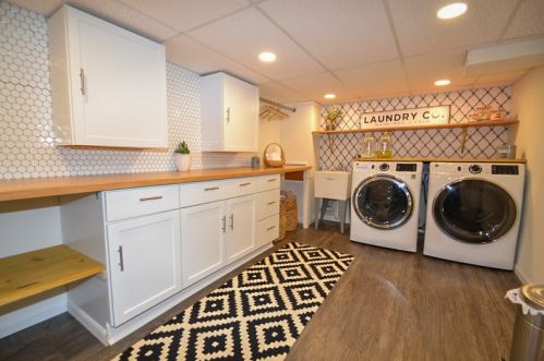 8221 Mohawk Rd, Milwaukee WI 53217-1737 exterior