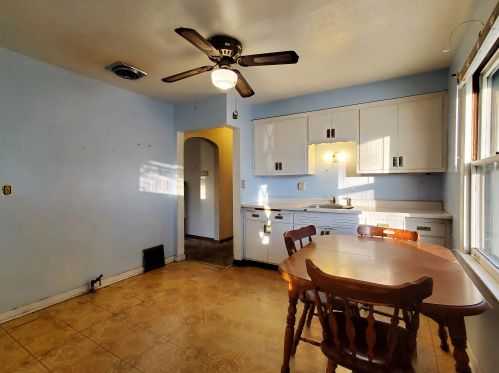 5730 68th St, Milwaukee, WI 53218-2203