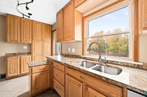 240 Anoka St, Duluth MN 55803-1920 exterior