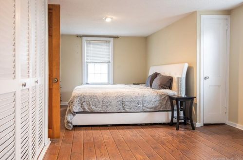 11 Hathaway Ave, Enfield CT 06082-4308 exterior