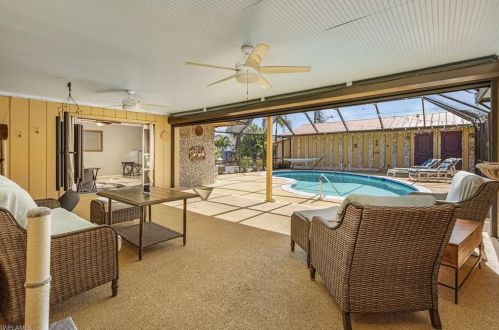 620 94 Ave, Naples FL 34108-2447 exterior