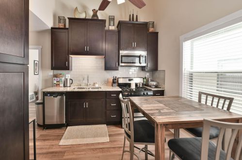 4135 1 Pl, Milwaukee WI 53207-4311 exterior