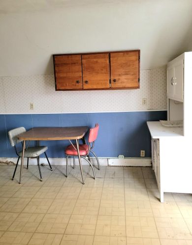 2467 9, Milwaukee WI 53215-3210 exterior