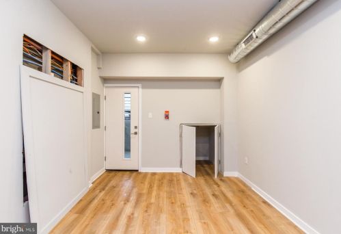 2547 Front St, Philadelphia, PA 19133-4004