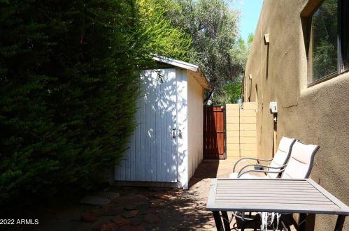 4451 Earll Dr, Phoenix AZ 85031-3821 exterior