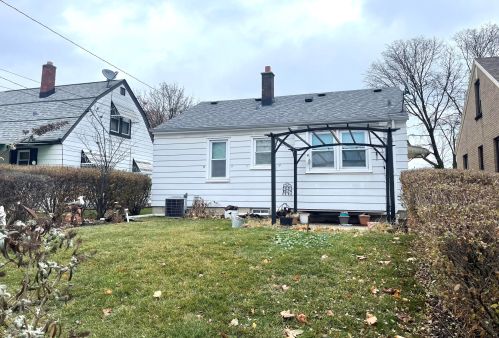 3851 15th St, Milwaukee, WI 53206-2912