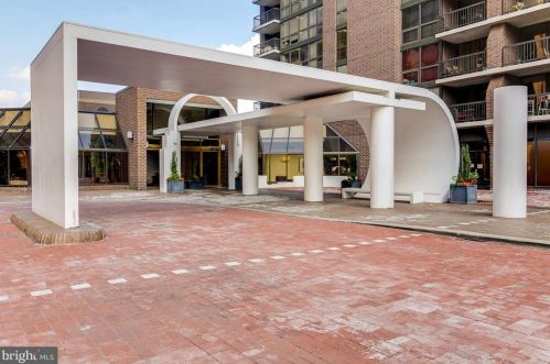 241 6th St, Philadelphia PA 19106-3723 exterior