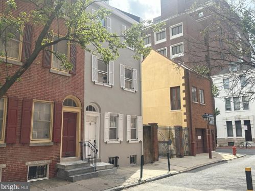 736 Manning St, Philadelphia PA  19106-4011 exterior