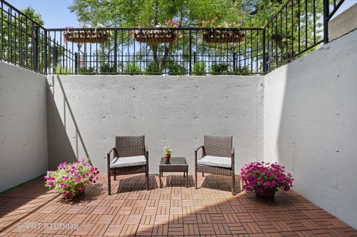 3211 Racine Ave, Chicago IL  60657-3320 exterior