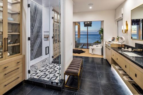 213 Kaalawai Pl, Honolulu HI 96816-4435 exterior