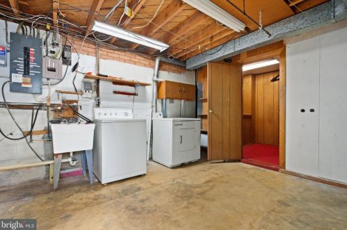 822 Malibu Dr, Silver Spring MD 20901-3648 exterior