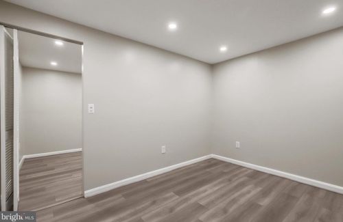 8284 Clifton Farm Ct, Alexandria VA  22306-3265 exterior