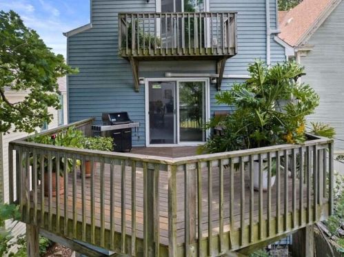 2044 Booth St, Milwaukee WI 53212-3406 exterior