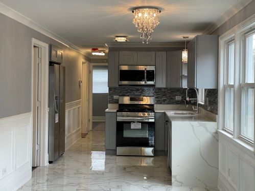 8621 Yates Blvd, Chicago IL  60617-2319 exterior