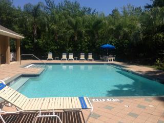 8528 Edgewater Place Blvd, Tampa FL  33615-1390 exterior