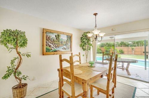 320 3 Ct, Boca Raton FL 33432-4032 exterior