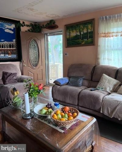 2824 James Dr, Alexandria VA 22303-1338 exterior