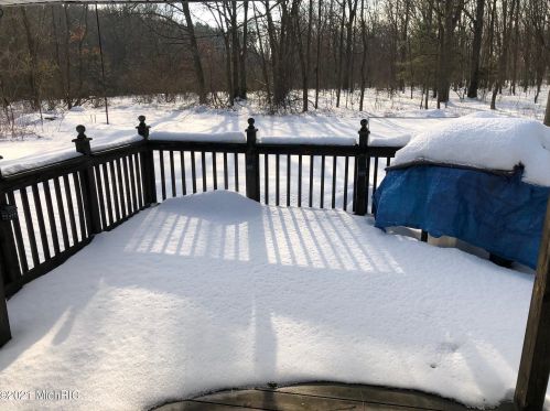 435 Crooked Lk Dr, Kalamazoo MI 49009-8930 exterior