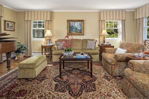 140 Long Lots Rd, Westport CT 06880-3826 exterior