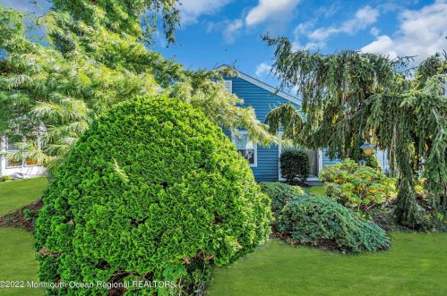 8 Gladstone Ave, Lakehurst NJ 08759-6625 exterior