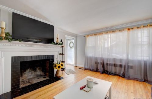 94 Hillcrest Ave, New Britain CT  06053-2539 exterior