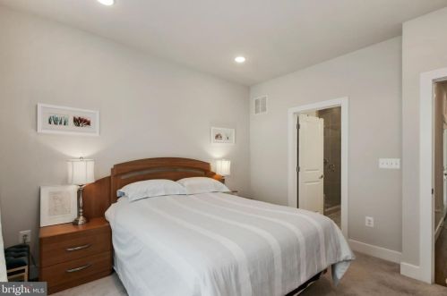 917 King Farm Blvd, Rockville MD 20850-6610 exterior