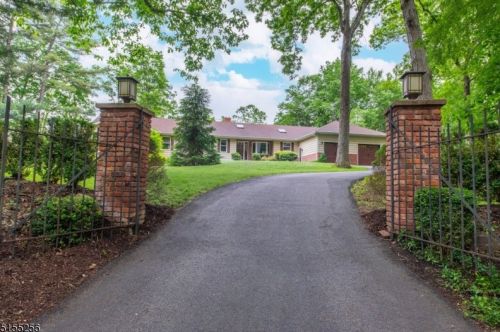 225 Kinnelon Rd, Kinnelon, NJ 07405-2709