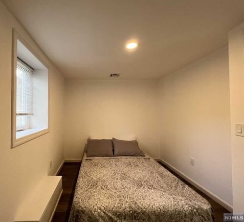 683 Ctr Ave, River Edge NJ 07661-2409 exterior