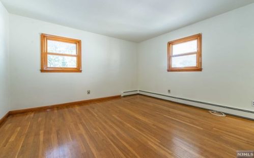 29 Westminster Ter, Town Center NJ 07052-2735 exterior