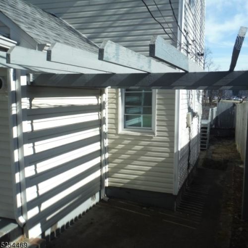 19 Cres Ave, Paterson NJ 07512-2305 exterior