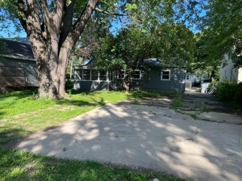 5325 49th St, Milwaukee, WI 53220-5020