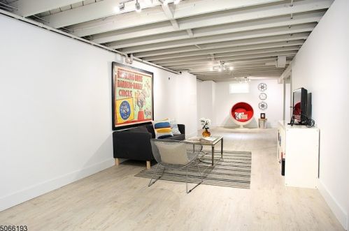 15 Carlton Dr, Montclair NJ  07043-2603 exterior