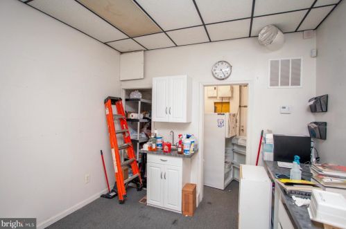 7316 Frankford Ave, Philadelphia PA 19135-3405 exterior