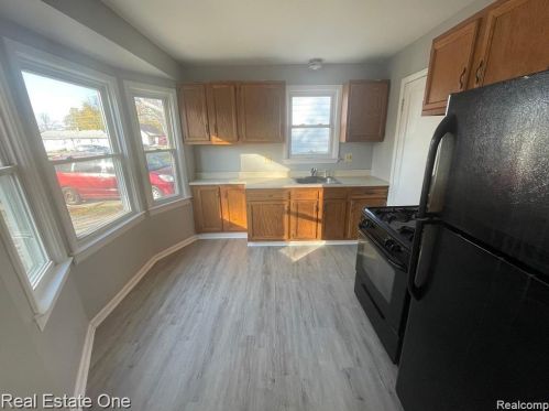 5732 Fenton St, Dearborn Heights MI  48127-3224 exterior