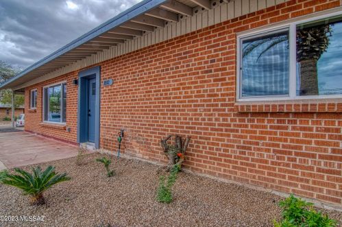 892 Glenn St, Tucson AZ  85705-4120 exterior