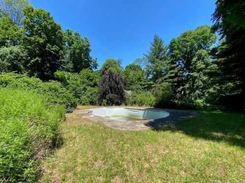 151 Salem Rd, Ridgefield CT 06877-3122 exterior