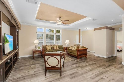 45 Henderson Dr, Naples FL 34114-8232 exterior