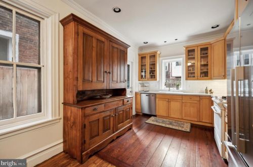 852 24 St, Philadelphia PA 19130-1913 exterior