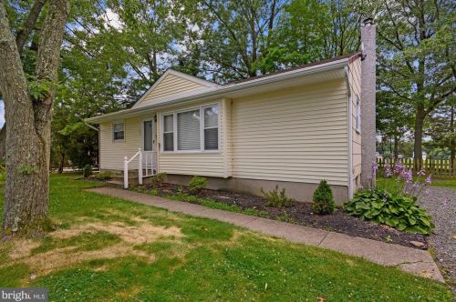 603 Ivystone Ln, Riverton, NJ 08077-4252